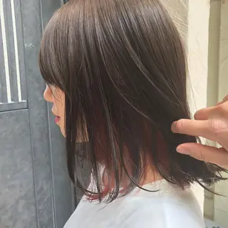 ミディアム カラー ウルフカット／吉村 桃子のヘアスタイル