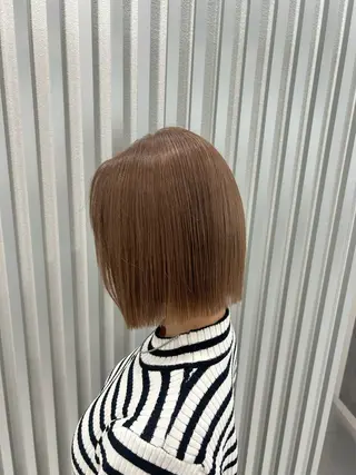 ショート あやめ🪽 オリーブ/ハイトーンのヘアスタイル