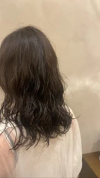 セミロング パーマ 佐々木 恵のヘアスタイル