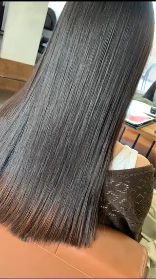 セミロング ブリーチ毛に縮毛矯正 ✨カラー✨山田 正幸のヘアスタイル