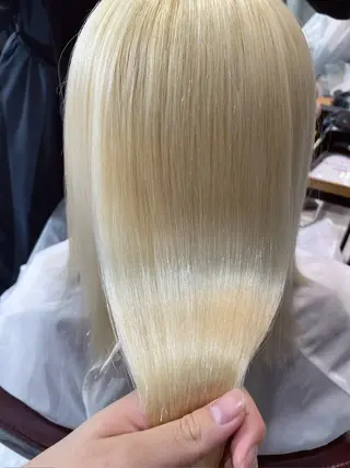 カラー Riku 艶カラーのヘアスタイル