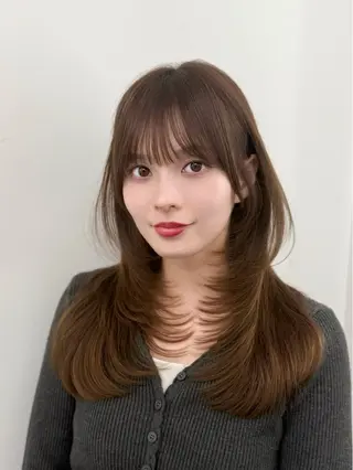 セミロング 失敗しない顔まわり× 小顔補正レイヤー難波のヘアスタイル