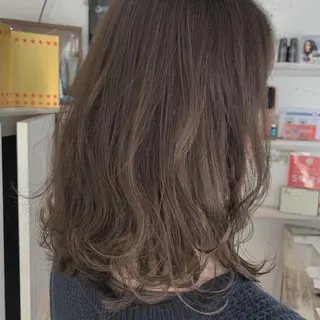 セミロング カラー fio マナミのヘアスタイル