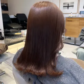 セミロング カラー カジュアルを女っぽく 𝗮𝘆𝗮𝗰𝗼のヘアスタイル