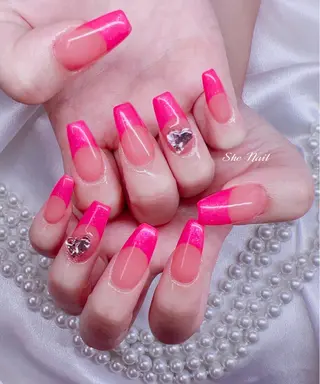ネイル She   Nail所属・ISA_ BELLAのネイルデザイン