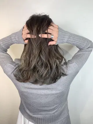 セミロング カラー _WHITE 高槻のヘアスタイル