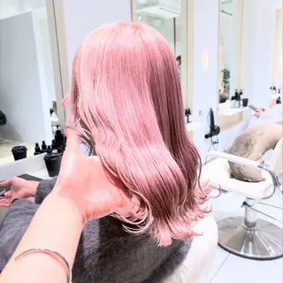 ミディアム カラー カジュアルを女っぽく 𝗮𝘆𝗮𝗰𝗼のヘアスタイル