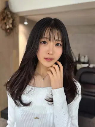 セミロング 髪質改善✨艶髪✨ レイヤーカット 田畑のヘアスタイル