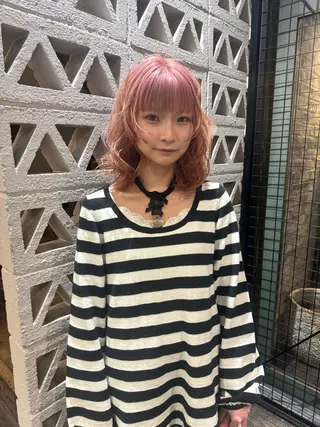 ミディアム AYA 【HIKARIS】のヘアスタイル