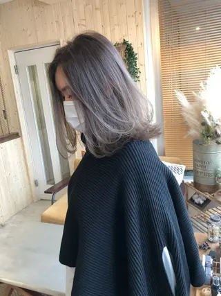 ミディアム 韓国レイヤー外国人風 透明感カラー髪質改善のヘアスタイル