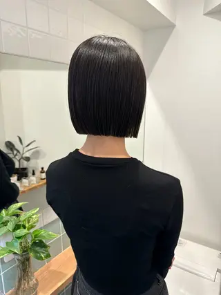 ショート カラー laff 新宿所属・切りっぱなしボブ レイヤー/縮毛矯正のヘアスタイル