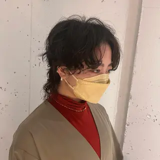 ミディアム パーマ カジュアルを女っぽく 𝗮𝘆𝗮𝗰𝗼のヘアスタイル