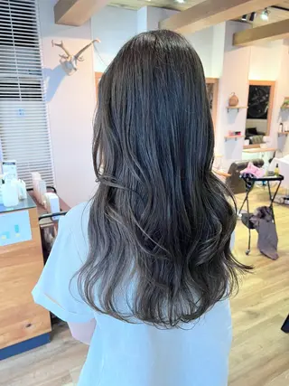 ロング カラー ツキダテ ユイのヘアスタイル