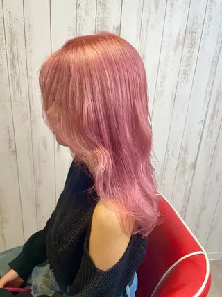 セミロング ブリーチ特化🎖️ピ ンクカラー高橋さやかのヘアスタイル