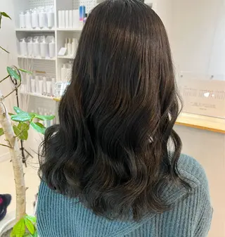 ロング カドムラ モエのヘアスタイル