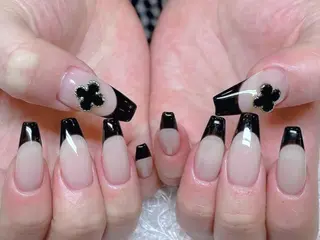 ネイル Rainrain💧 パーツ豊富、やり放題のネイルデザイン