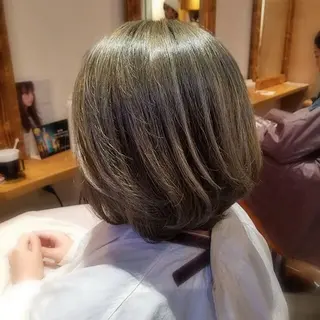 ショート カラー 髪質改善×矯正🫧 韓国ヘアasamiのヘアスタイル