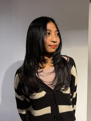 ロング 🌟デザインカラー 久保悠那のヘアスタイル