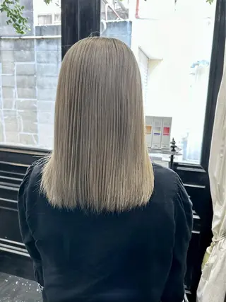 セミロング カラー REAL 心斎橋所属・ブリーチ/ベージュ /デザイン/ナツミのヘアスタイル