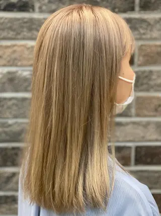 セミロング カラー enn.bleach by t.a.g所属・碇山 楓己のヘアスタイル