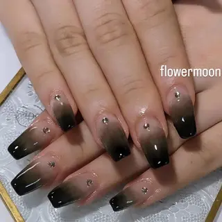 ネイル フラワー ムーンのネイルデザイン