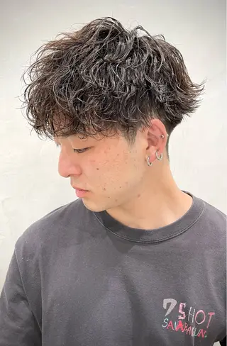 ショート パーマ メンズ sol by gisele所属・takumi/パーマ /バレイヤージュのヘアスタイル