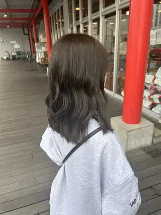 ミディアム オリーブ/ ナカミネアキナのヘアスタイル