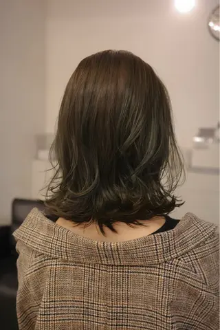 ミディアム カラー Lute所属・ミタニ ナギサのヘアスタイル