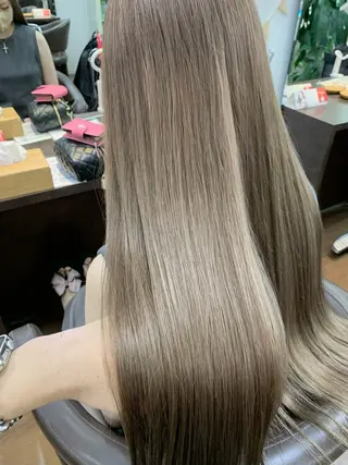 ロング カラー 小笠原 菜緒のヘアスタイル