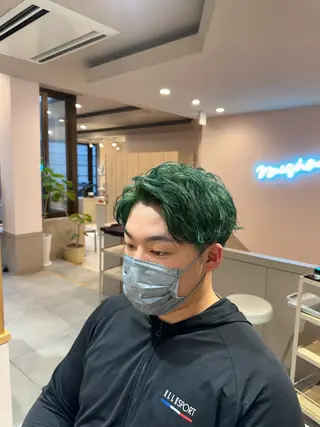 カラー 芝智也／ ブリーチカラーのヘアスタイル