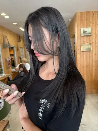 ロング 韓国レイヤー外国人風 透明感カラー髪質改善のヘアスタイル