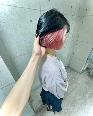 ミディアム 韓国風/小顔レイヤー /艶カラーのヘアスタイル