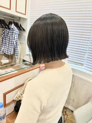 ショート カラー ぱつっとボブ/ 小野あかねのヘアスタイル