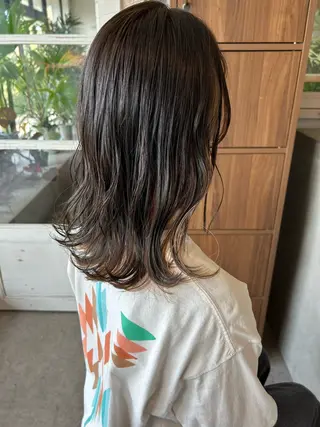 セミロング 春成 佳那のヘアスタイル