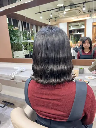 ミディアム パーマ 波巻きウェーブ 韓国風パーマ 纐纈のヘアスタイル