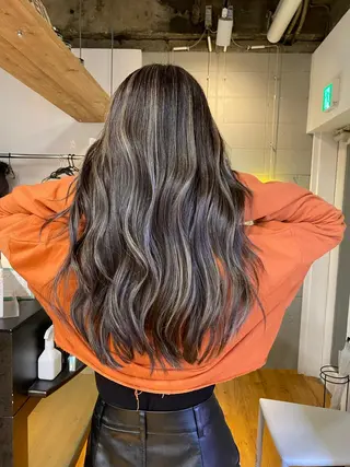 ロング カラー ヘアアレンジ アイブロウ 久米 治仁のヘアスタイル