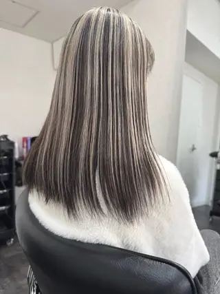 セミロング カラー M IIのヘアスタイル