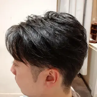 ミディアム ラヴィ・ザ・バーバー所属・佐々木 良佑のヘアスタイル