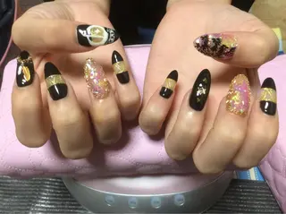 ネイル フラワー ムーンのネイルデザイン