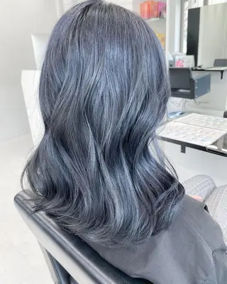 ミディアム カラー 三戸 修平のヘアスタイル