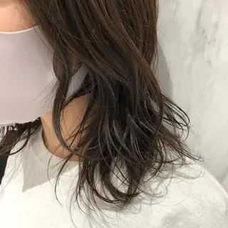 ミディアム カラー akane .のヘアスタイル