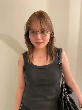 ミディアム カラー 渋谷 留菜のヘアスタイル