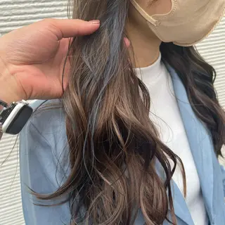 セミロング ，comma momoka🪄のヘアスタイル