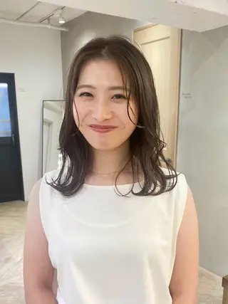 セミロング レイヤーカット/栄/ 顔周り/キトウモエノのヘアスタイル