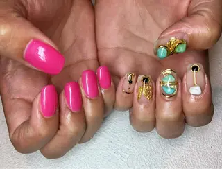 ネイル repos~ルポ~所属・里見 麗のネイルデザイン