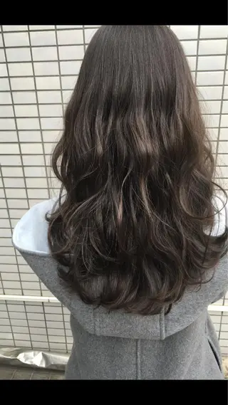 カラー THE DAY所属・AKI HASHIMOTOのヘアスタイル