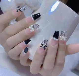 ネイル Queens テイのネイルデザイン