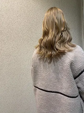 セミロング カラー 佐々木 麻純のヘアスタイル