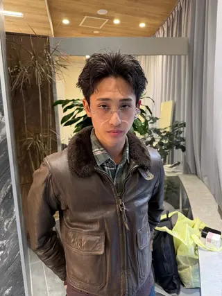 ショート パーマ メンズ SALOWIN 原宿 iori所属・🌟原宿指名No.1 センターパート⭐️のヘアスタイル