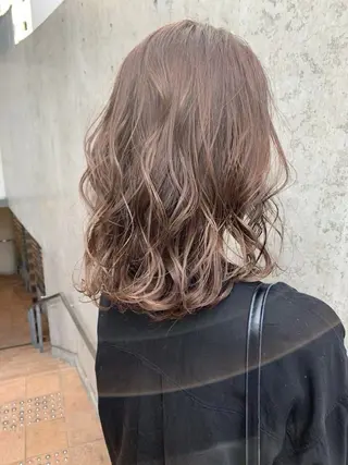 ミディアム パーマ 白岩 君予のヘアスタイル